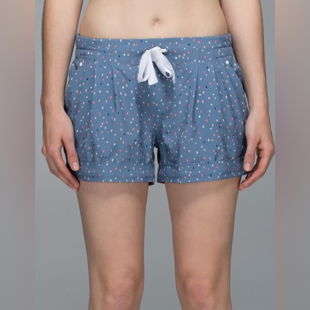 Lululemon Spring Break Away Short
Confetti Cake Multi Sz. 8